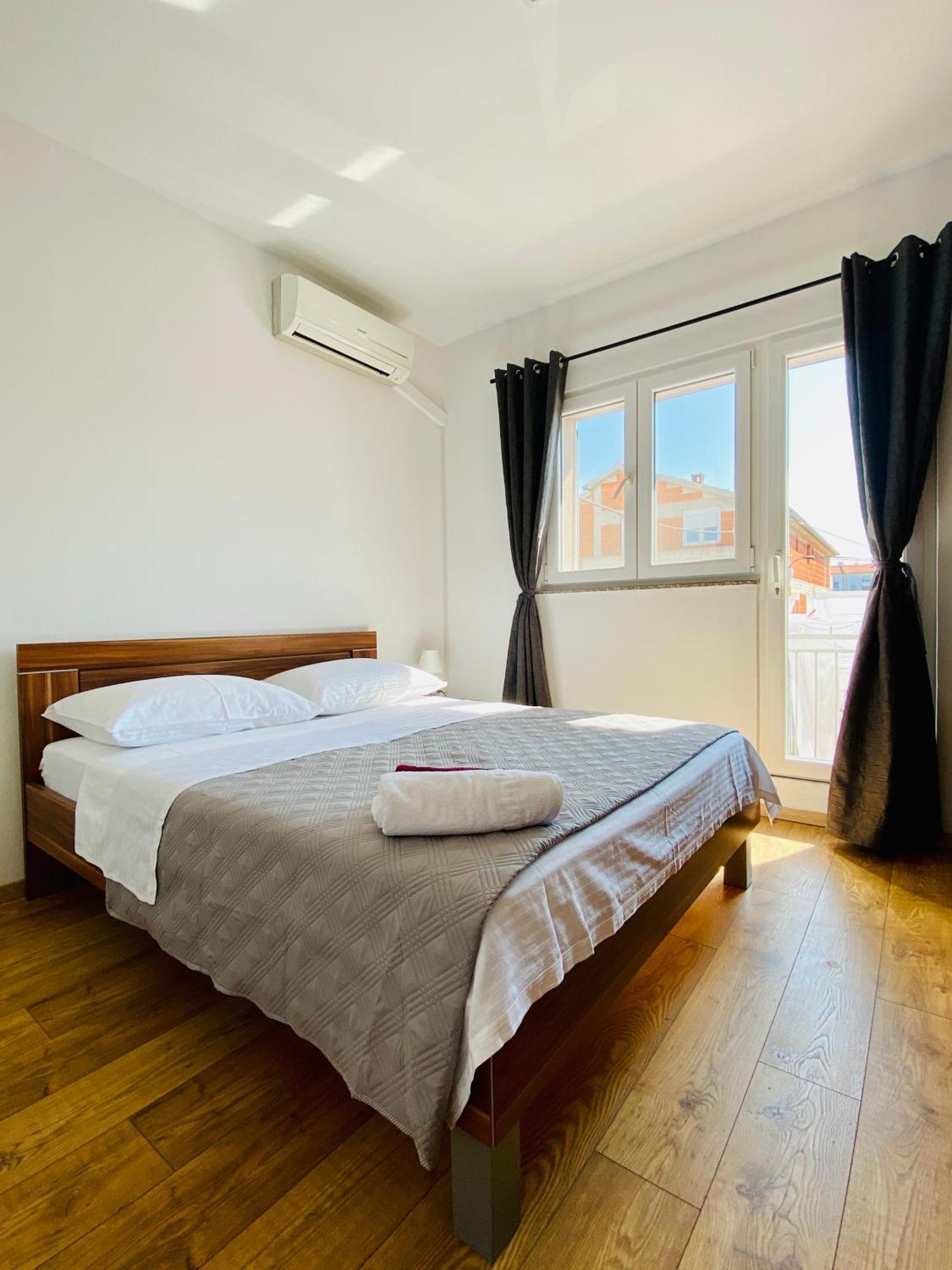 West Apartments زادار المظهر الخارجي الصورة