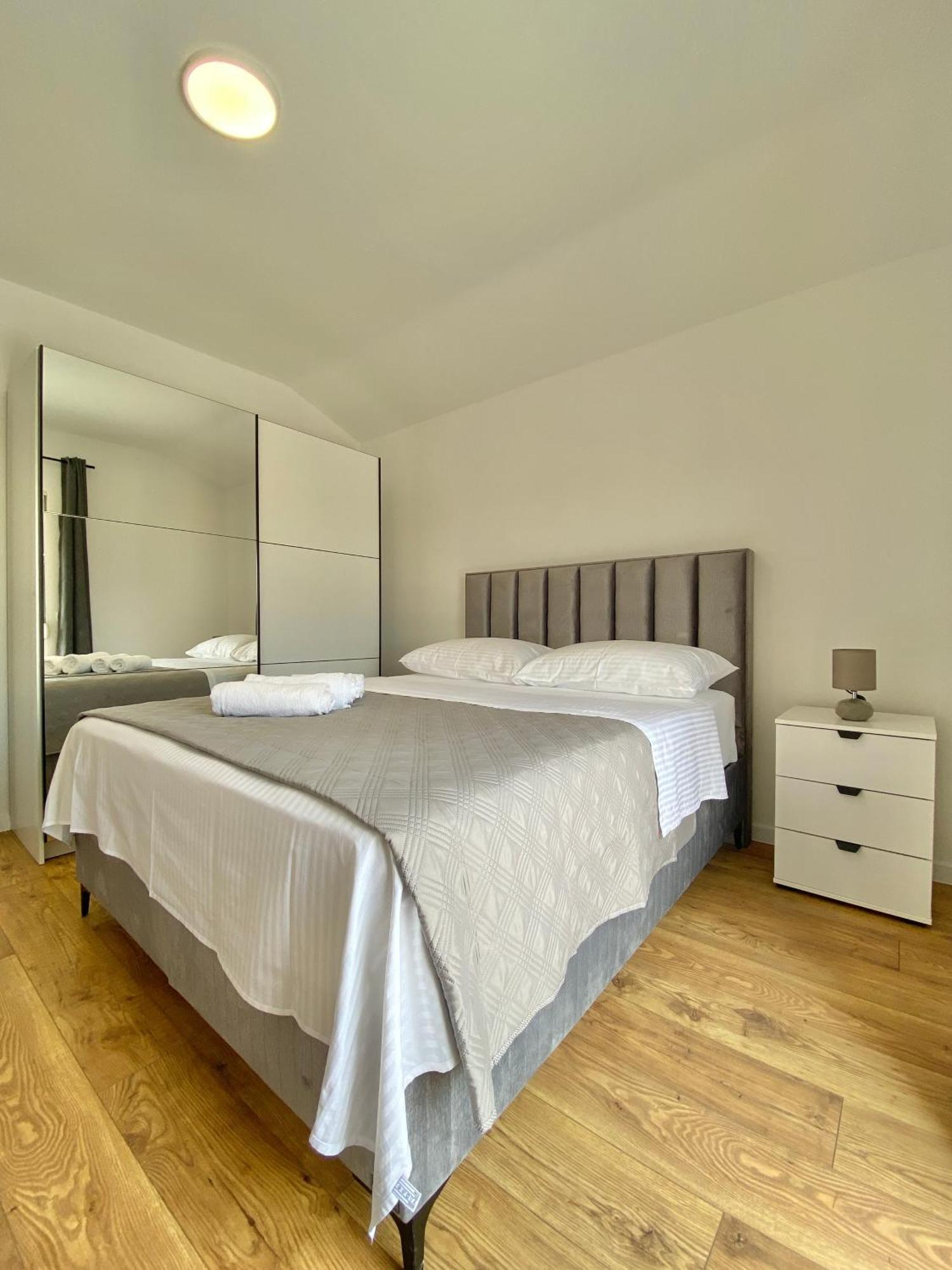West Apartments زادار المظهر الخارجي الصورة
